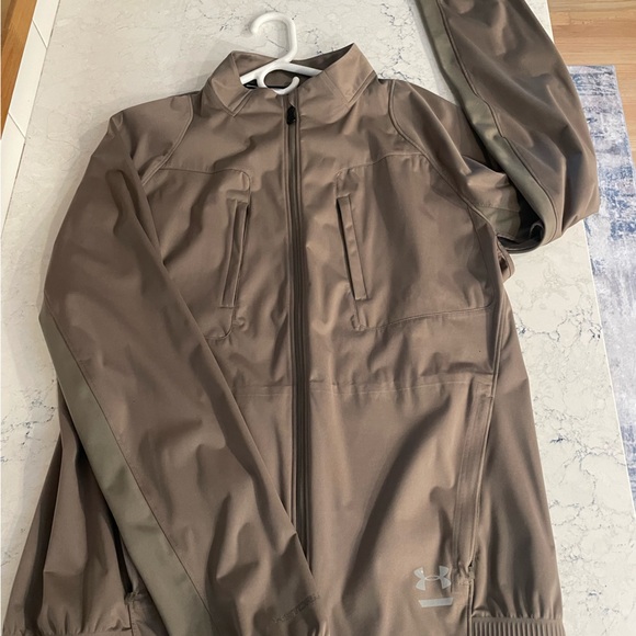 Under Armour mens lightweight coat. - Picture 10 of 12